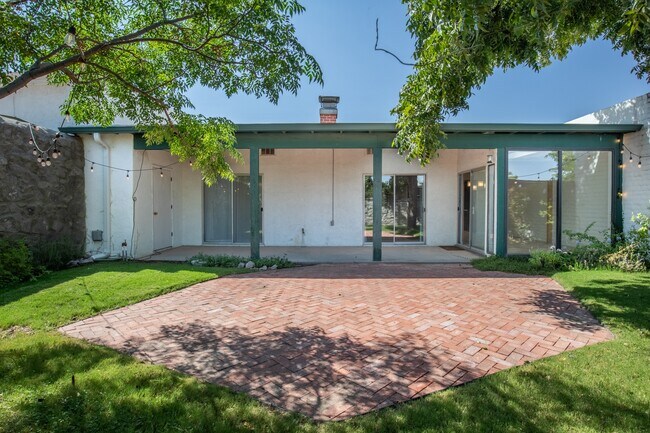 Building Photo - 2921 Valle Vista
