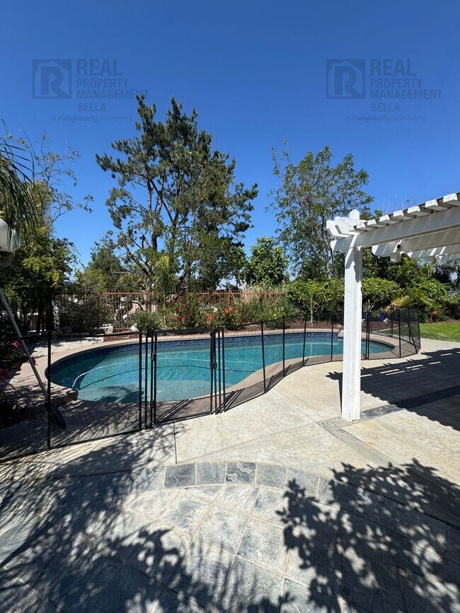 Building Photo - Resort-Style Living in Temecula – Pool Home with Designer Upgrades & 3-Car Garage