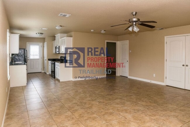 Building Photo - 905 Dart Ct