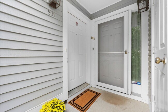 Building Photo - 351 Pemberwick Rd