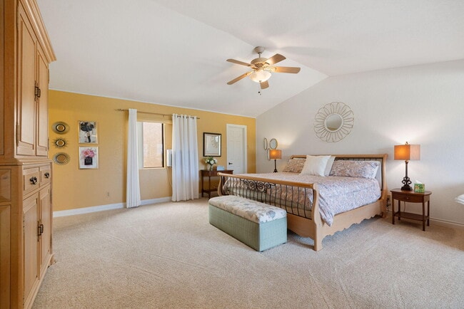 Building Photo - 41484 Woodhaven Dr W