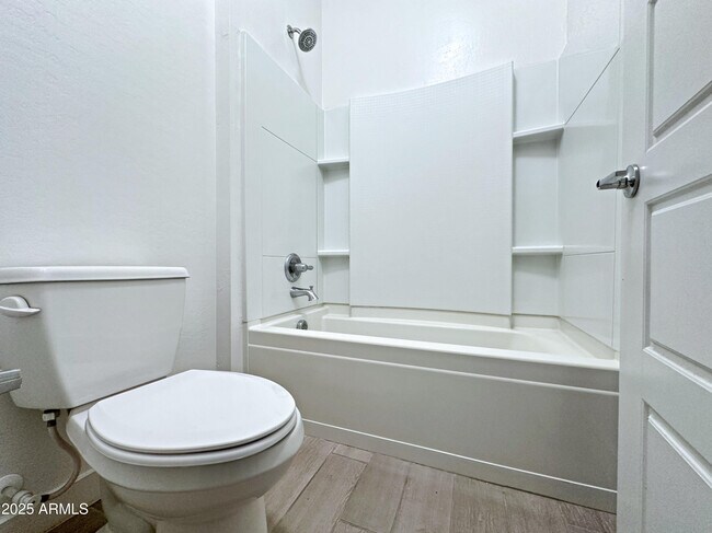Building Photo - 9414 S 7th Pl