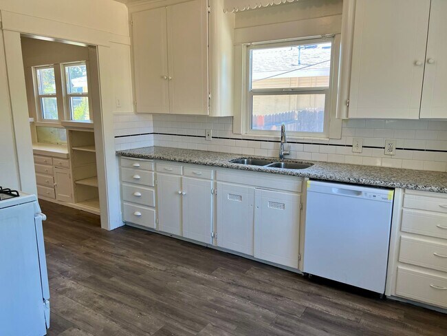 Building Photo - Charming 3 Bed / 2 Bath Home in the Tower District