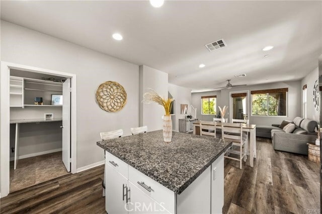 Building Photo - 817 S Anaheim Blvd