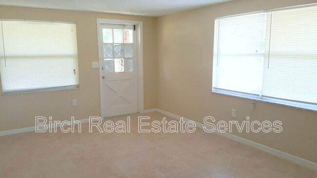Building Photo - 6837 Forest Ave