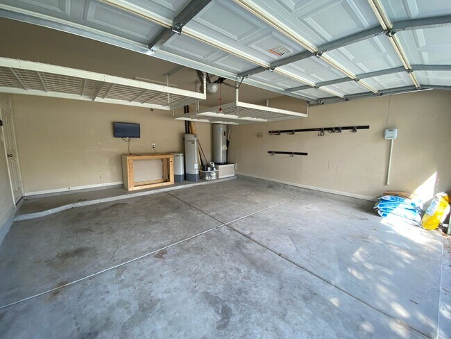 Building Photo - Move In Ready Home in Wolf Creek!