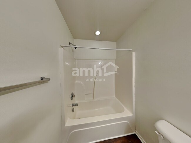 Building Photo - 1611 Rustic Arch Way