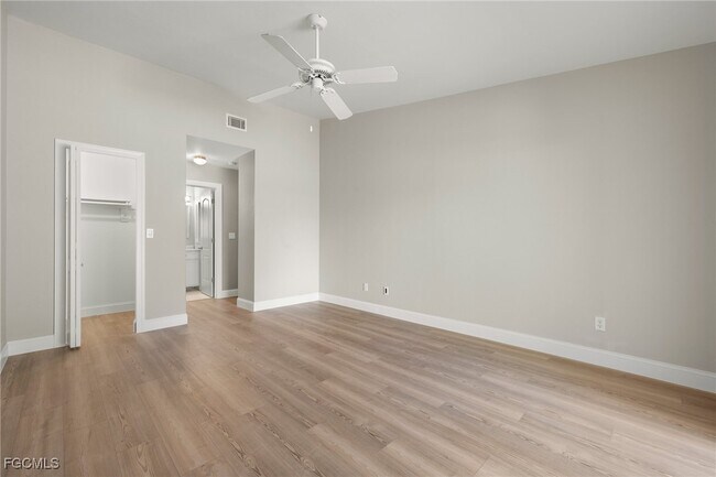 Building Photo - 5105 SW Courtyards Ct