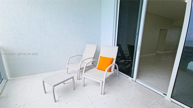 Building Photo - 15901 Collins Ave