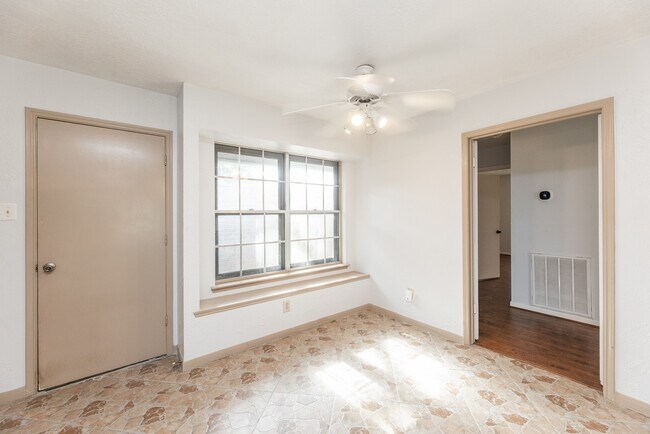 Building Photo - 6818 Brockington Dr