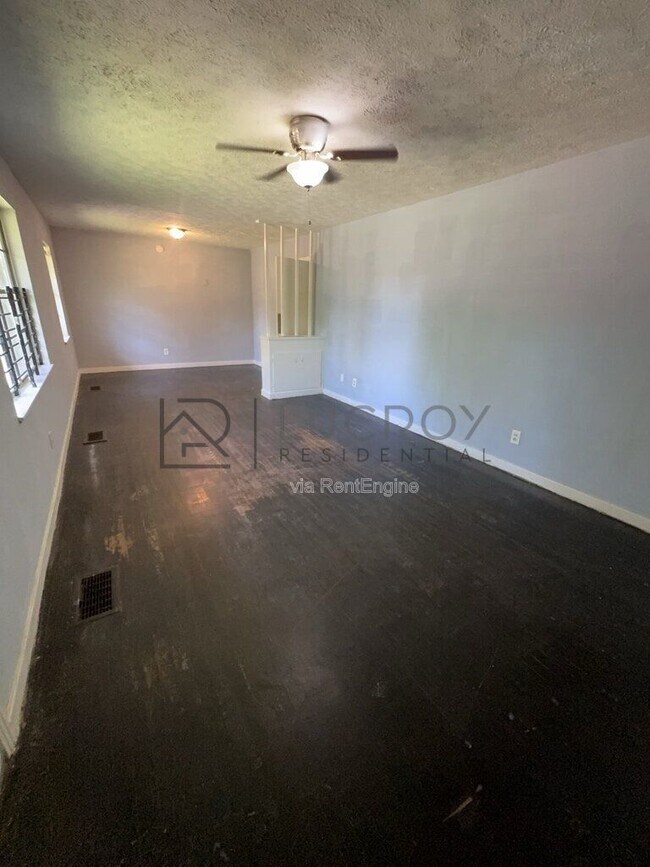 Building Photo - 1339 Maria Dr