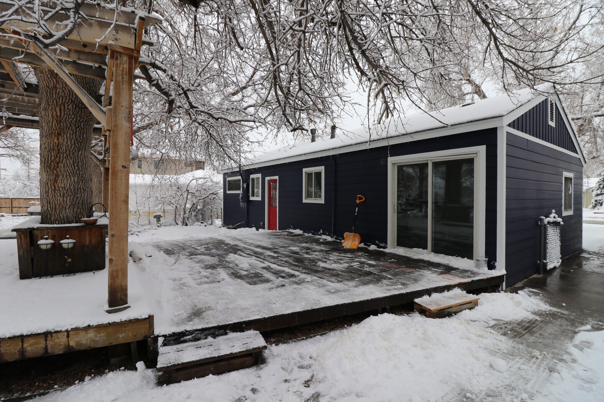 Building Photo - 3035 S Clermont Dr