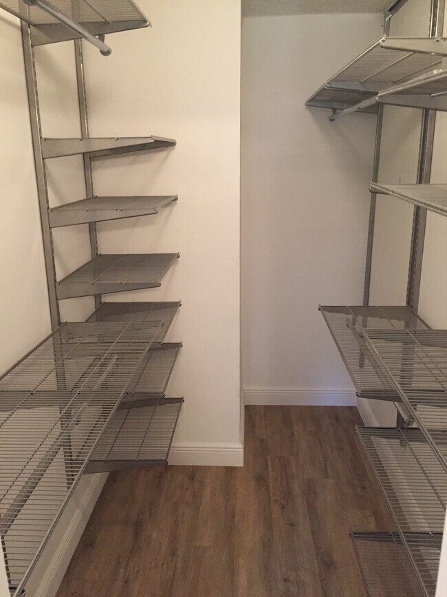 Walk-in Closet - 3182 Day Ave