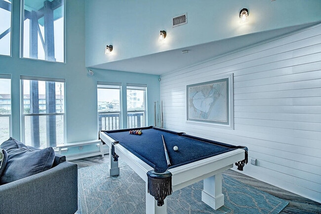 Building Photo - 9 La Playa