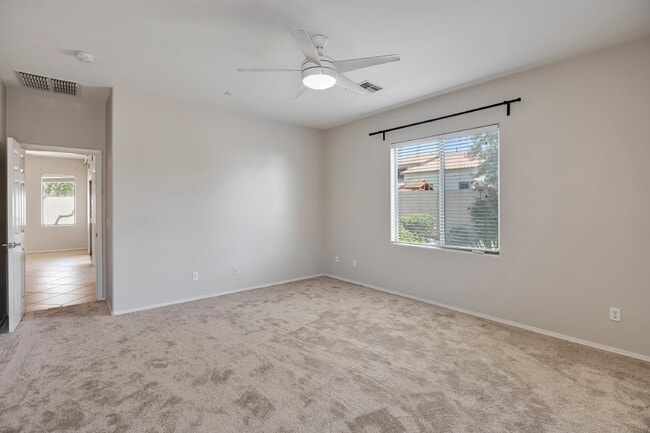 Building Photo - Lovely Seville rental on quiet street now ...