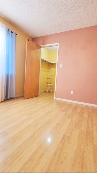 Bdrm - 2239 N Frederic St