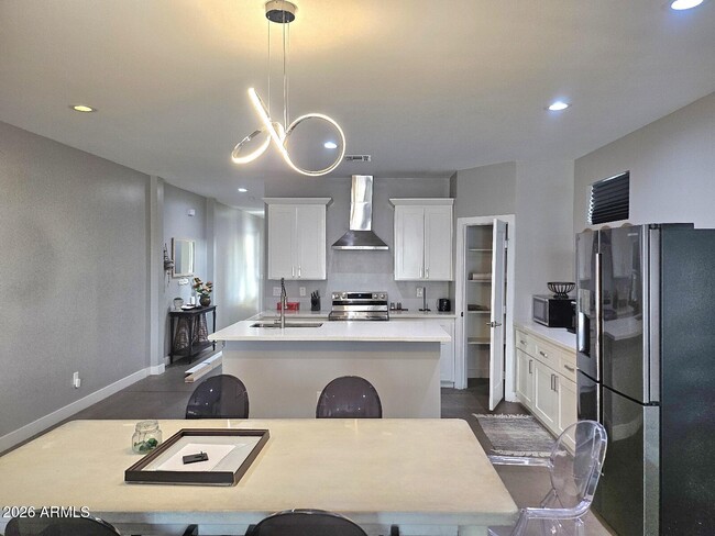 Building Photo - 1402 S 10th Ave