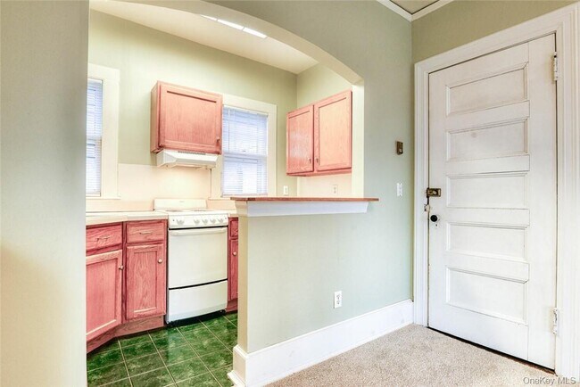 Building Photo - 25 Maple Ave