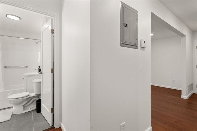 Building Photo - 47 Bayberry Dr
