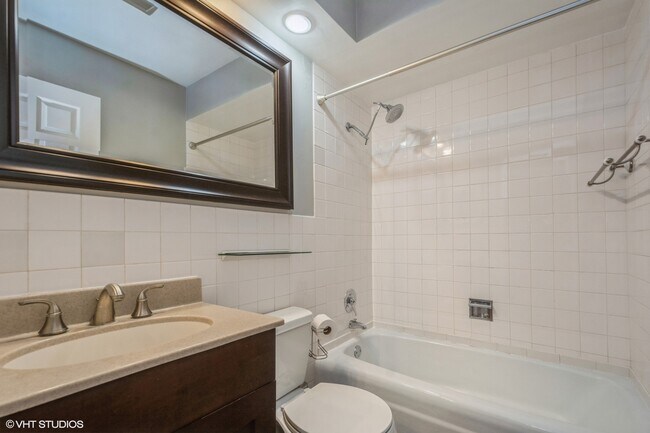 Building Photo - 510 W Fullerton Pkwy