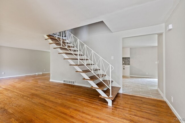Building Photo - 117 Treeland Cir
