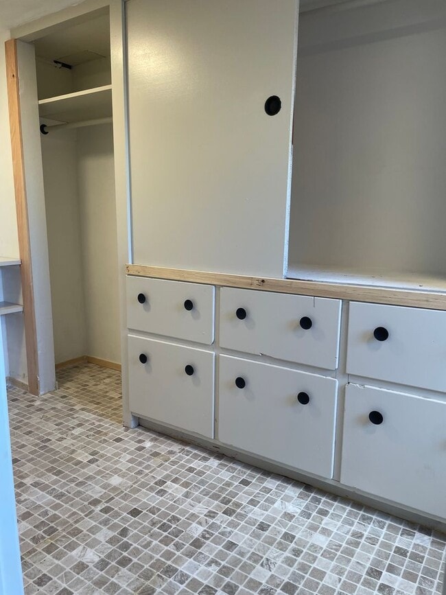 Building Photo - Remodeled Basement Apartment, 3 Bedrooms!