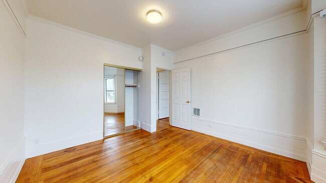 Building Photo - 216 4th Ave