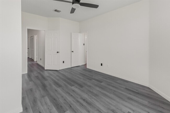 Building Photo - 8888 Benning Dr