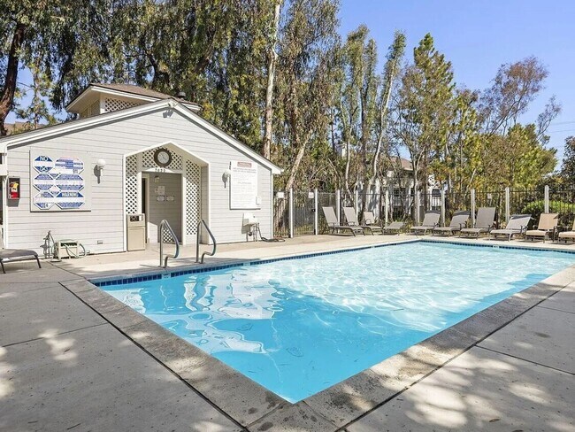 Building Photo - Rarely available 1 bedroom, 1 bathroom Condo at The Grove