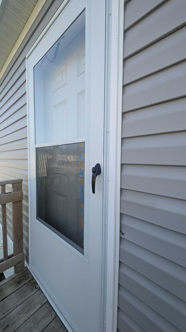 Building Photo - 9383 Evergreen Dr