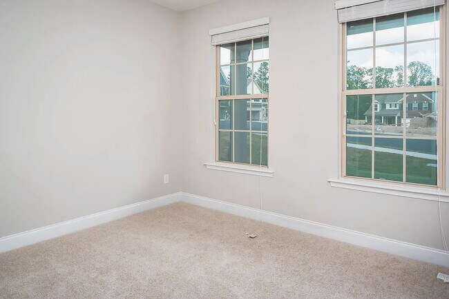 Building Photo - 1910 Pennypacker Ln