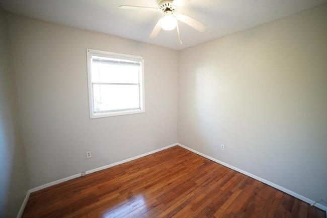 Building Photo - 318 Meadowbrook Ln