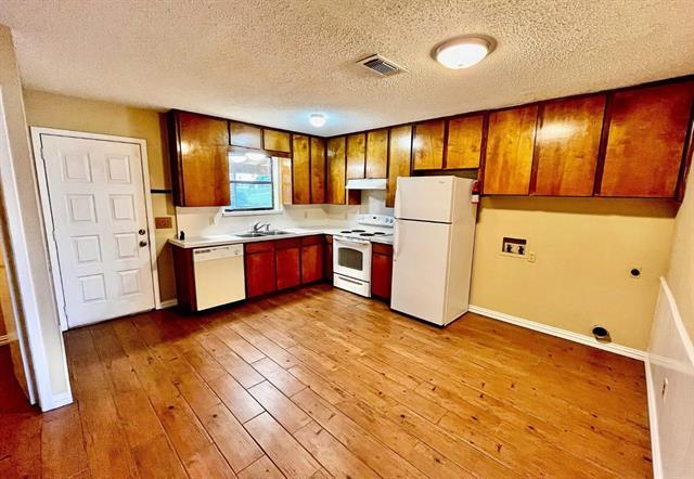 Building Photo - 400 Amber Ln