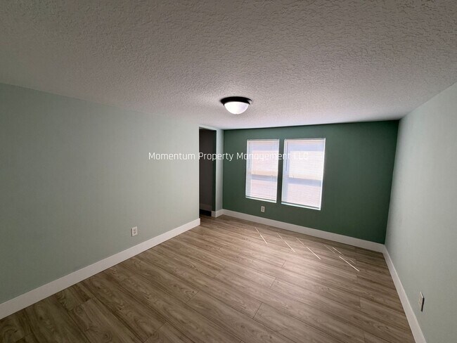 Building Photo - BEAUTIFUL 3/2 AVAILABLE NOW! ASK ABOUT OUR SPECIALS!!!