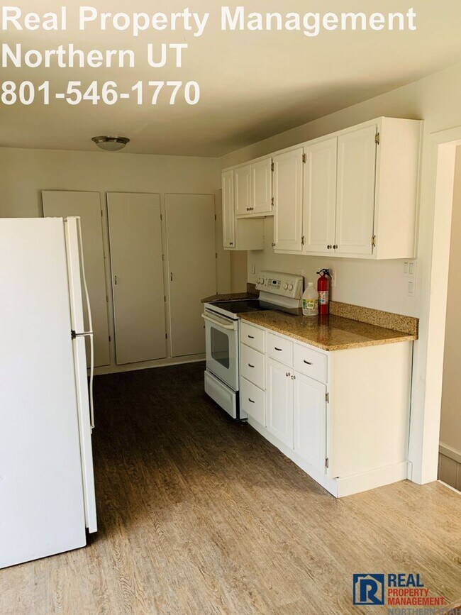 Building Photo - 4 Bedroom 2 Bath Ogden Home Available Now!