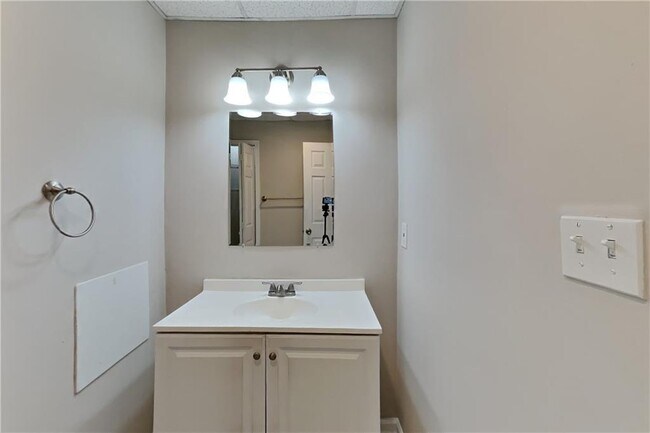 Building Photo - 460 Highlander Way