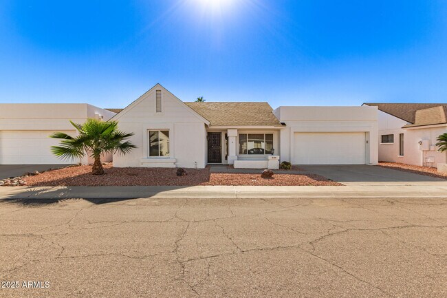 Building Photo - 3329 E Siesta Ln