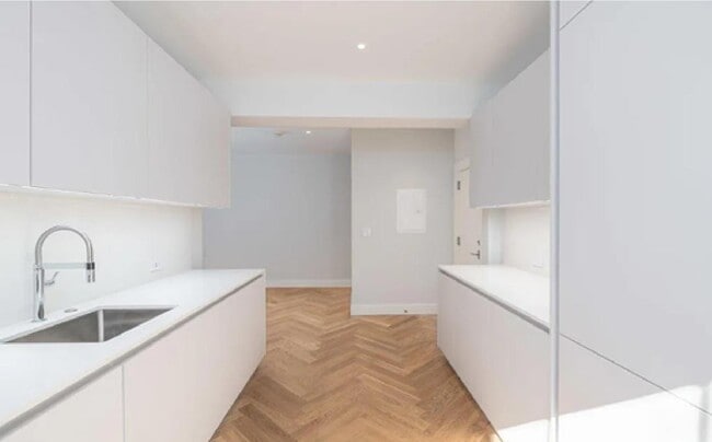 Building Photo - 3 Forest St