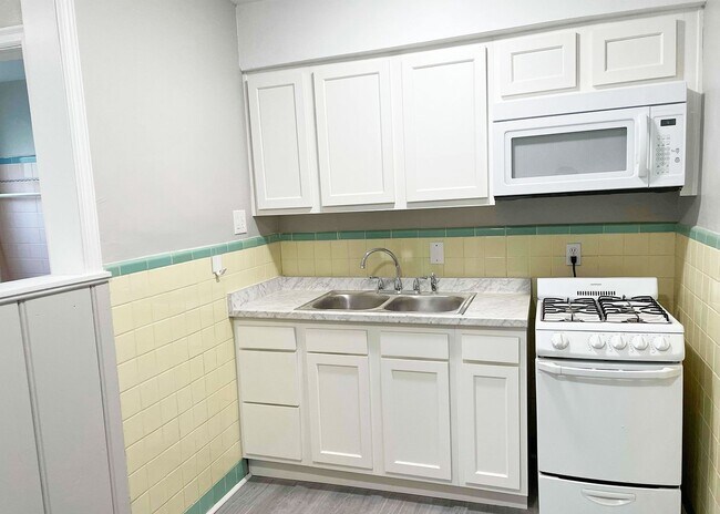 Building Photo - 3025 Clifton Ave