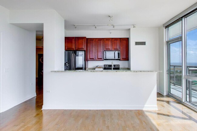 Building Photo - 1629 S Prairie Ave