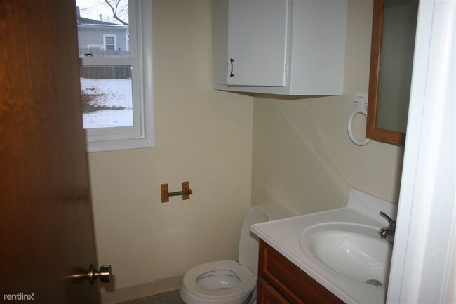 Building Photo - 4 br, 1.5 bath House - 1321 Christopher St