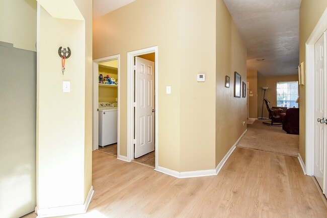 Building Photo - 14915 Willow Hearth Dr