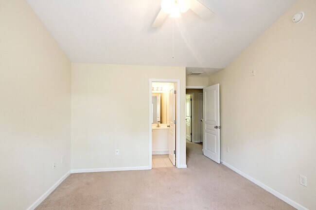 Building Photo - Student + Pet-Friendly Woodlands Condo with Community Amenities