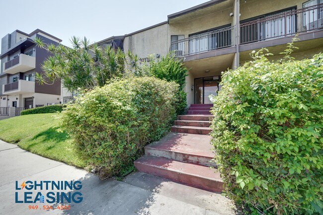 Building Photo - 6827 Whitsett Ave