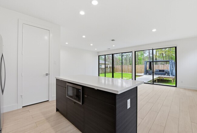 Building Photo - 1530 Primrose St