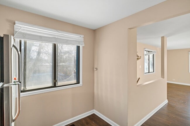 Building Photo - 107 Tonset Ct