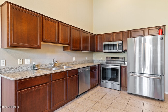 Building Photo - 2256 E Huntington Dr