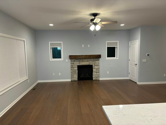 Building Photo - 2142 Hidden Ridge Dr