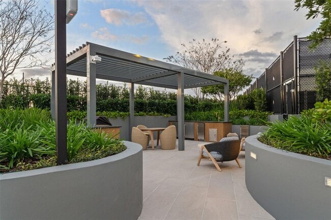 Building Photo - 3015 S Ysabella Ave