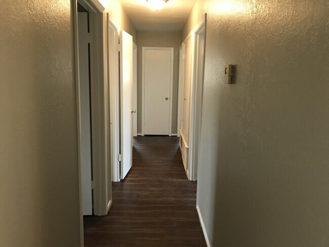 Building Photo - Single Family Home *LEASING SPECIAL AVAILABLE*